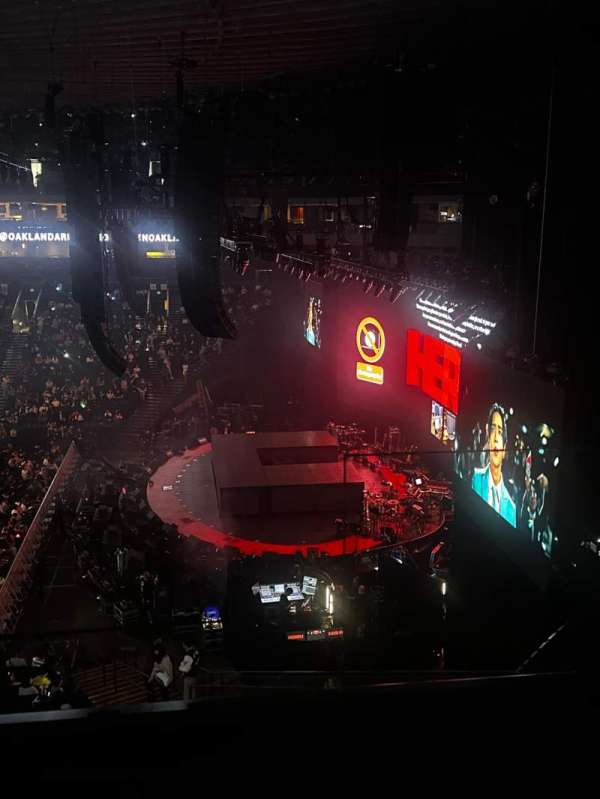 Oakland Arena, section: M7