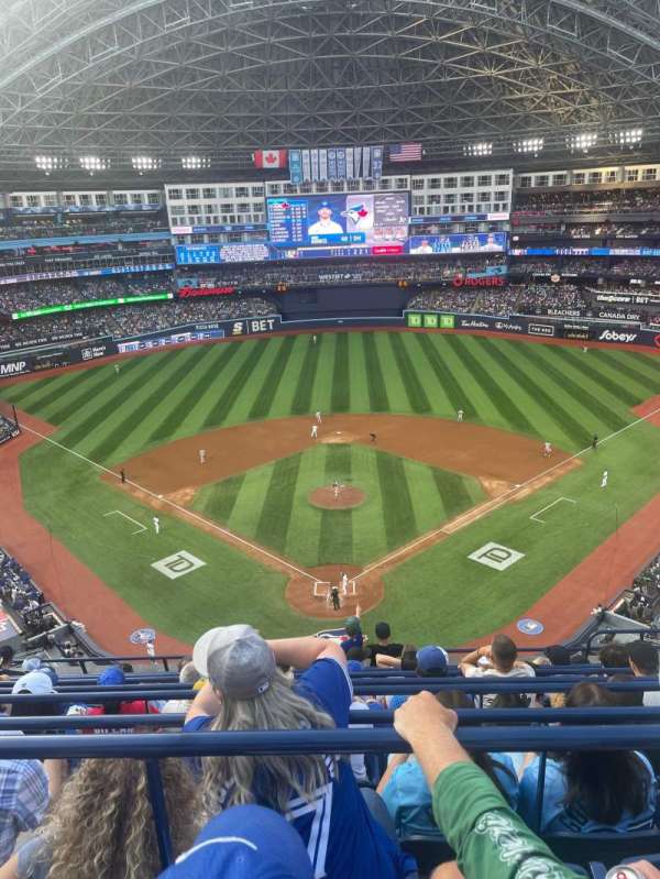 Rogers Centre, section: 524, row: 9, seat: 4