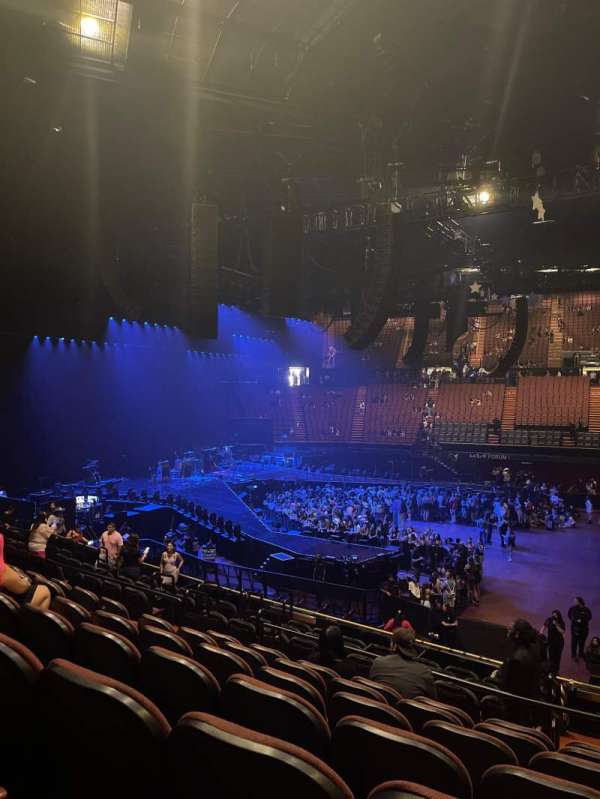 Kia Forum, section: 127, row: 12, seat: 9