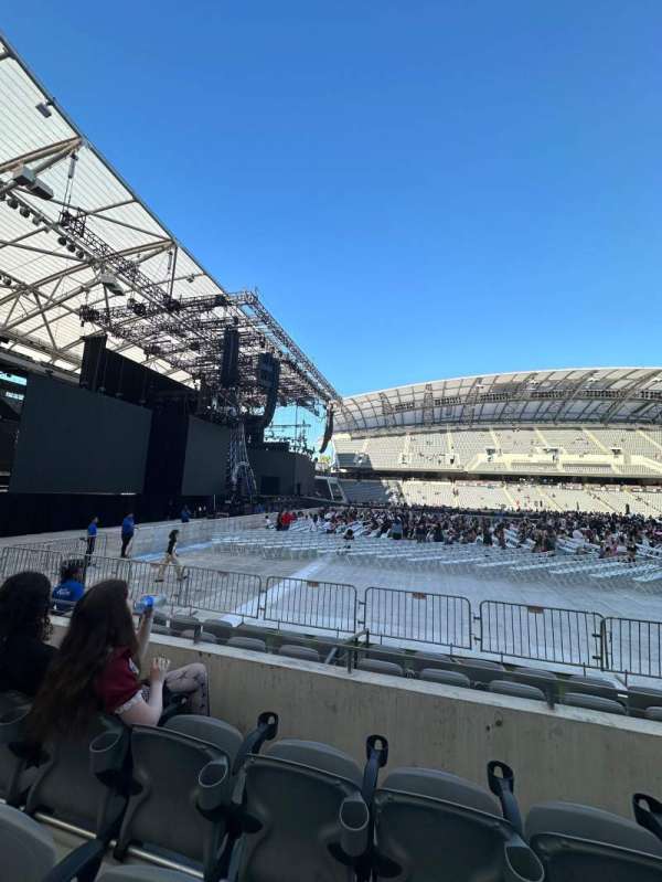 BMO Stadium, section: 134, row: C, seat: 4