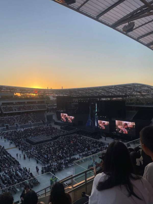 BMO Stadium, section: 213, row: U, seat: 10