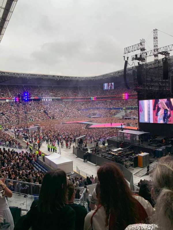 Wembley Stadium, section: 124, row: 1, seat: 4