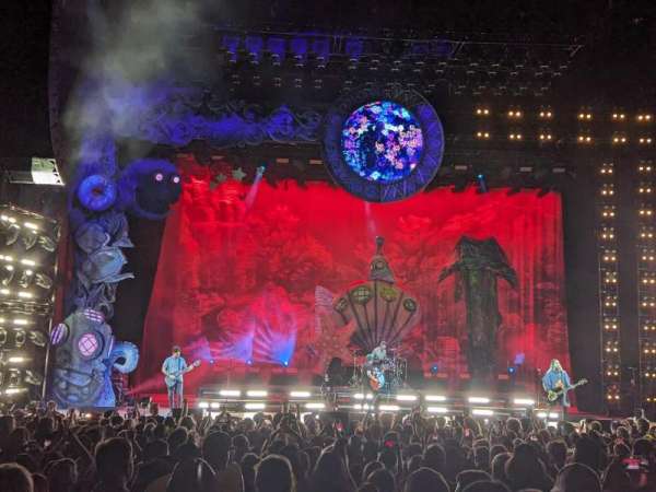 Fiddler's Green Amphitheatre, section: 102, row: EE, seat: 124