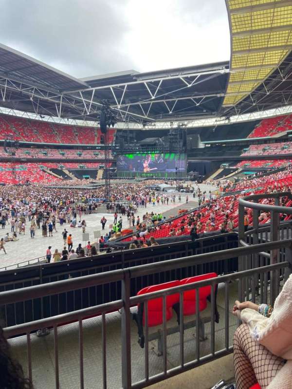 Wembley Stadium, section: 107, row: 32, seat: 127