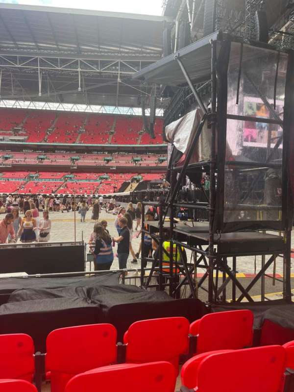 Wembley Stadium, section: 140, row: 7, seat: 206