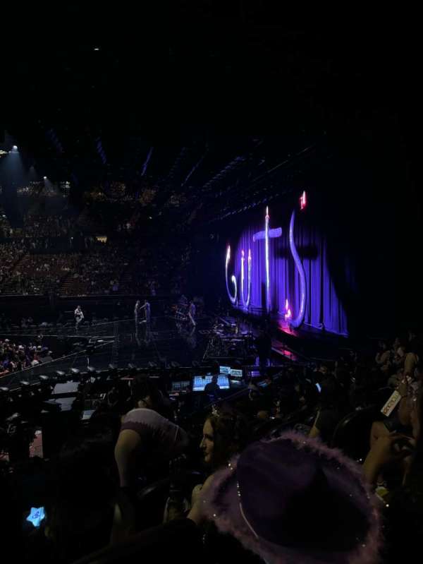 Kia Forum, section: 113, row: 10, seat: 9