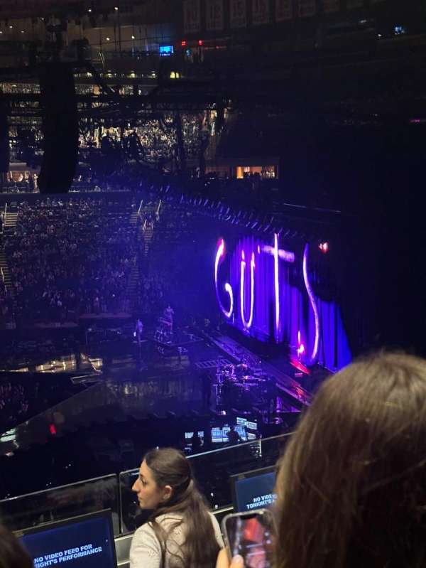 Madison Square Garden, section: 212, row: 4, seat: 9