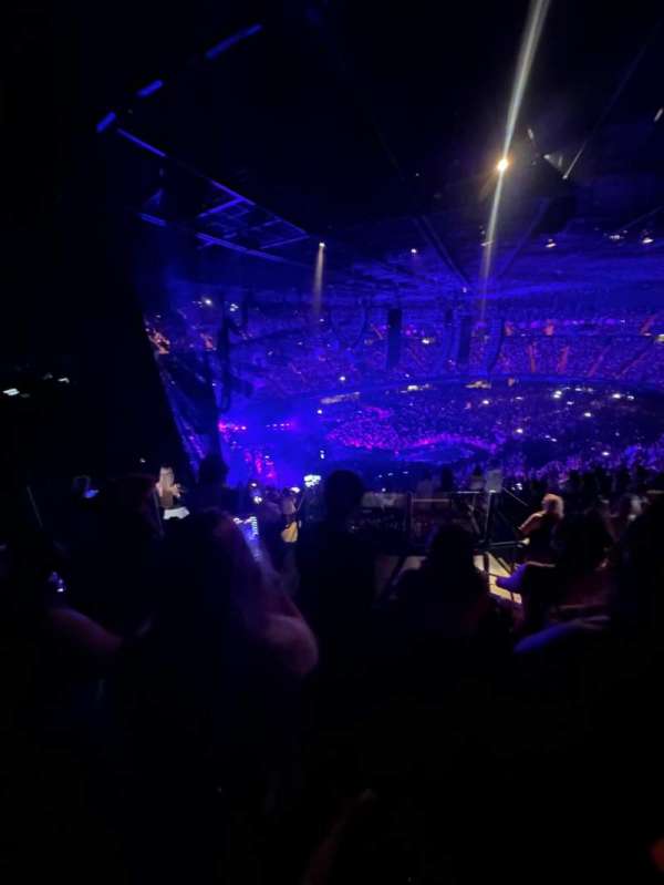 Kia Forum, section: 222, row: 7, seat: 13