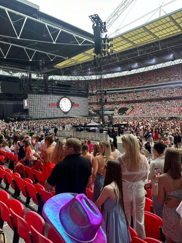 Wembley Stadium, section: 121, row: 14, seat: 290
