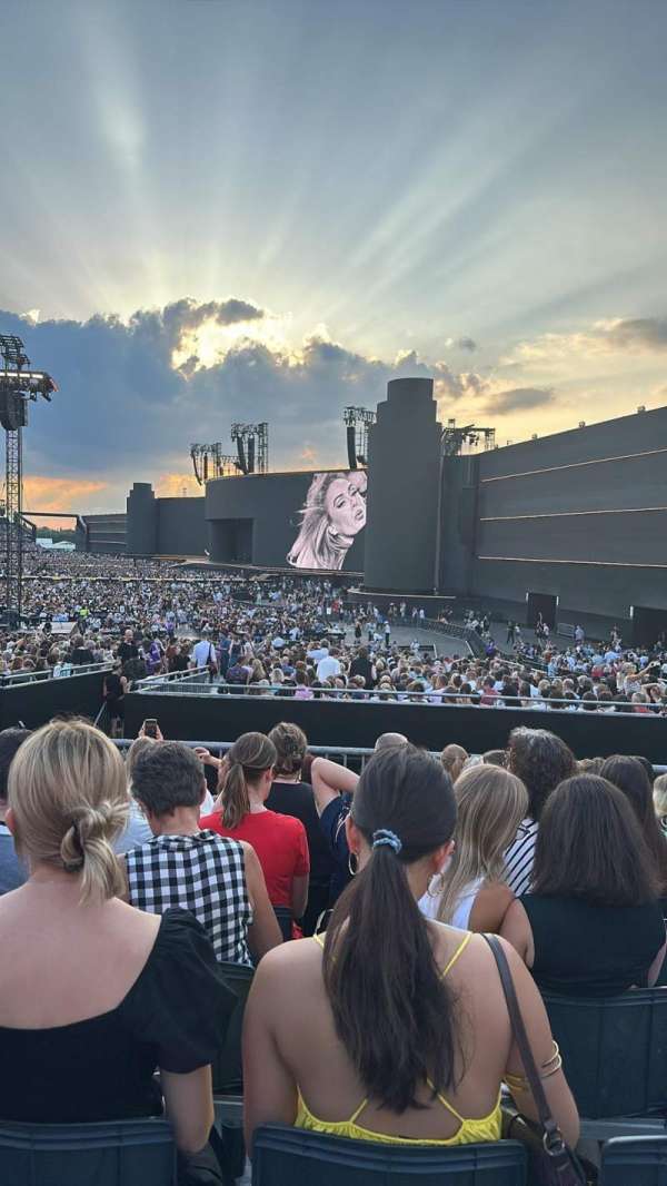 open air arena - messe münchen, section: Block D2 / ZONE 3, row: 8, seat: 10