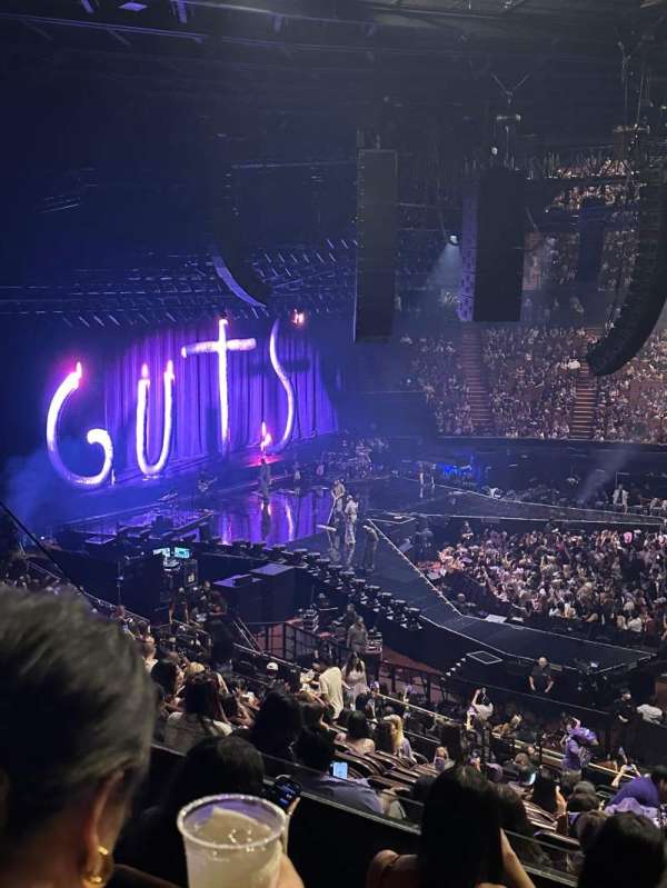 Kia Forum, section: 227, row: 4, seat: 8