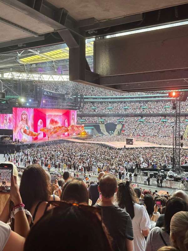 Wembley Stadium, section: 122, row: 42, seat: 319