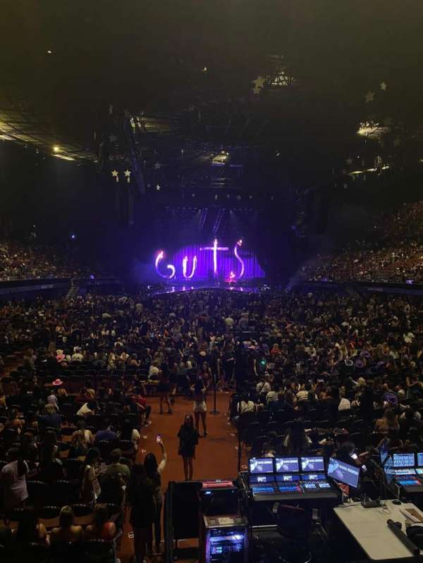 Kia Forum, section: 135, row: 3, seat: 5