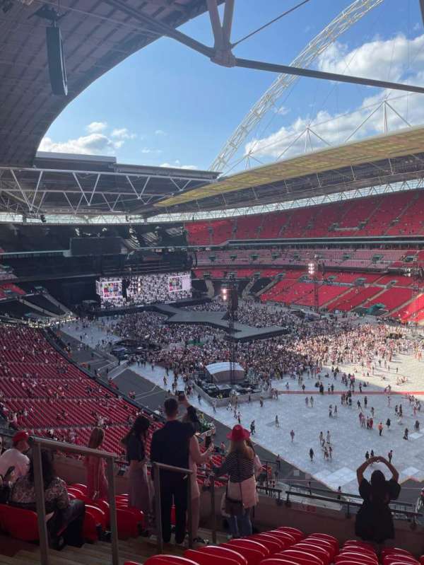 Wembley Stadium, section: 520, row: 9, seat: 187