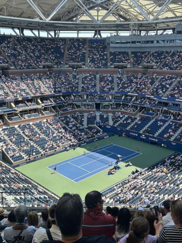 Arthur Ashe Stadium, section: 326, row: L, seat: 12