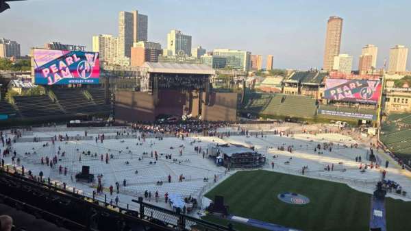 Wrigley Field, section: 413L, row: 4, seat: 19