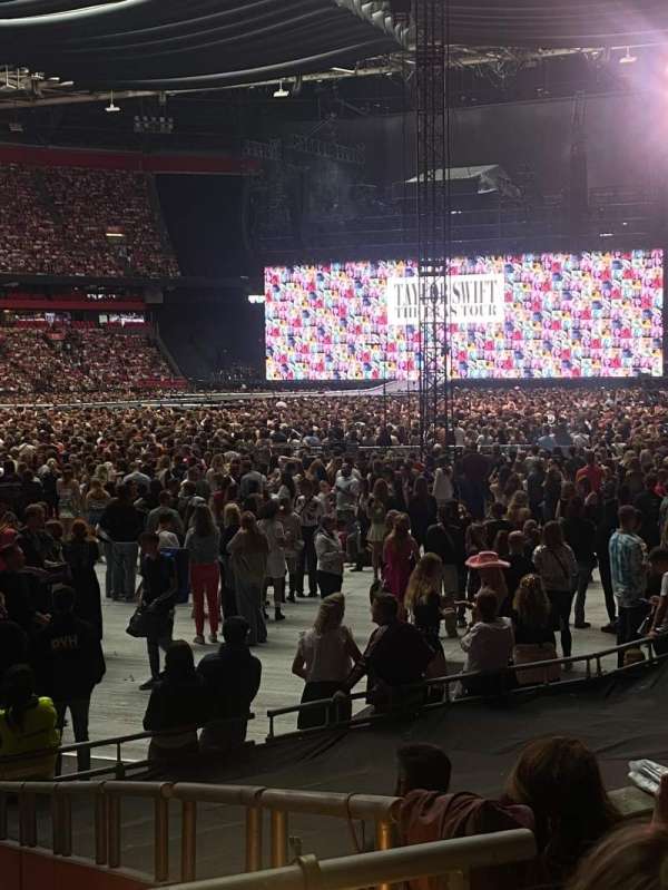Johan Cruijff ArenA, section: 124, row: 6, seat: 32