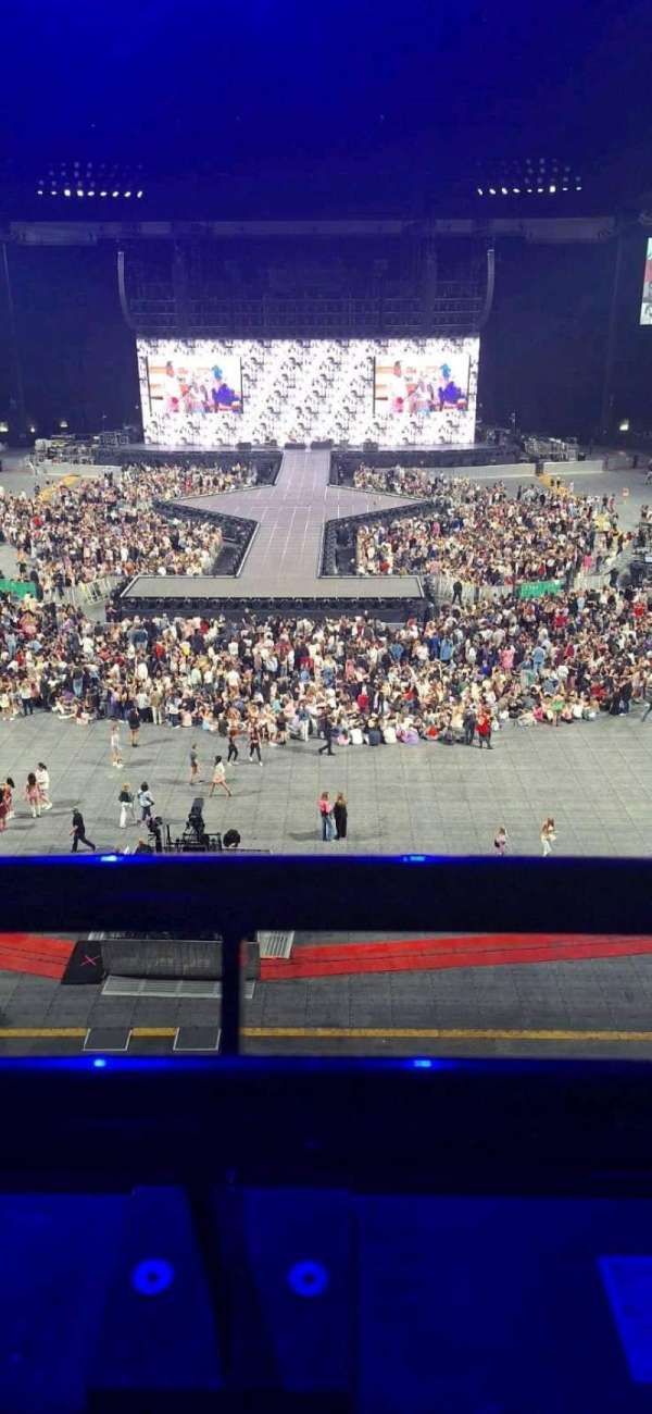 Paris La Défense Arena, section: 411, row: 41, seat: 31