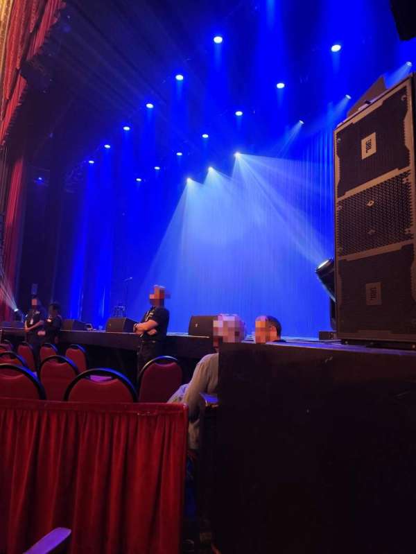Chicago Theatre, section: Mnfl3r, row: BB, seat: 316