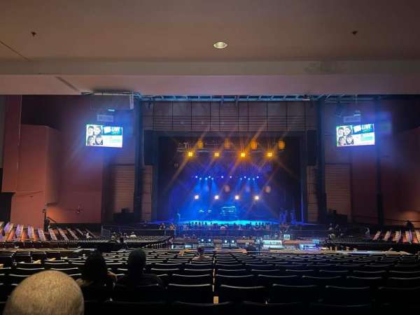 Toyota Oakdale Theatre, section: 205, row: SS, seat: 6