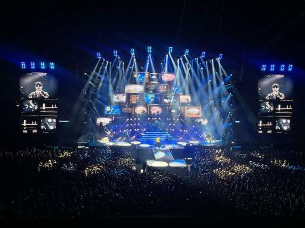 Ziggo Dome, section: 208, row: 1, seat: 27