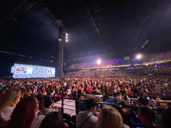 Paris La Défense Arena, section: 105, row: 8, seat: 4