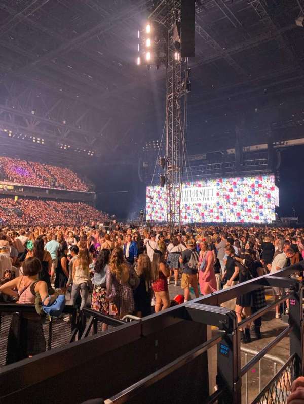 Paris La Défense Arena, section: 114, row: 5, seat: 4