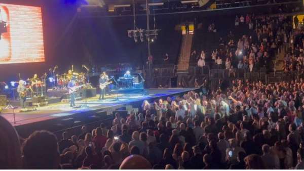 Madison Square Garden, section: 117, row: 8