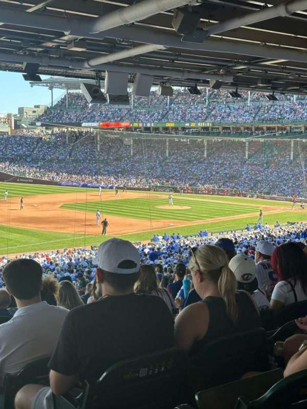 Wrigley Field, section: 206, row: 17, seat: 21