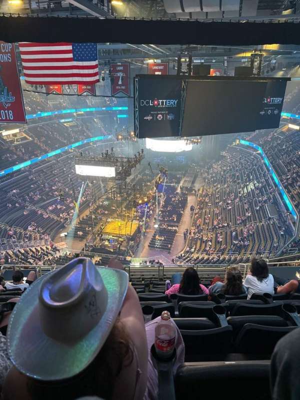 Capital One Arena, section: 410, row: O, seat: 11