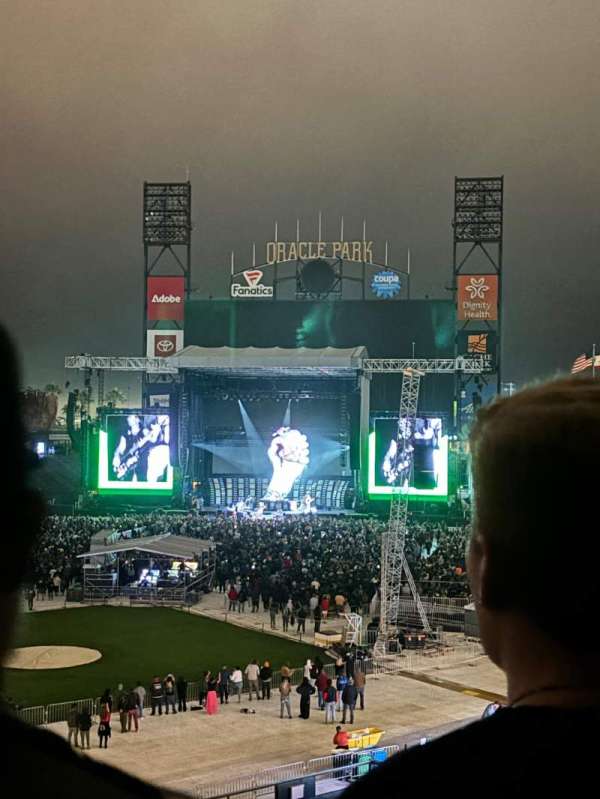 Oracle Park, section: 213, row: F, seat: 4
