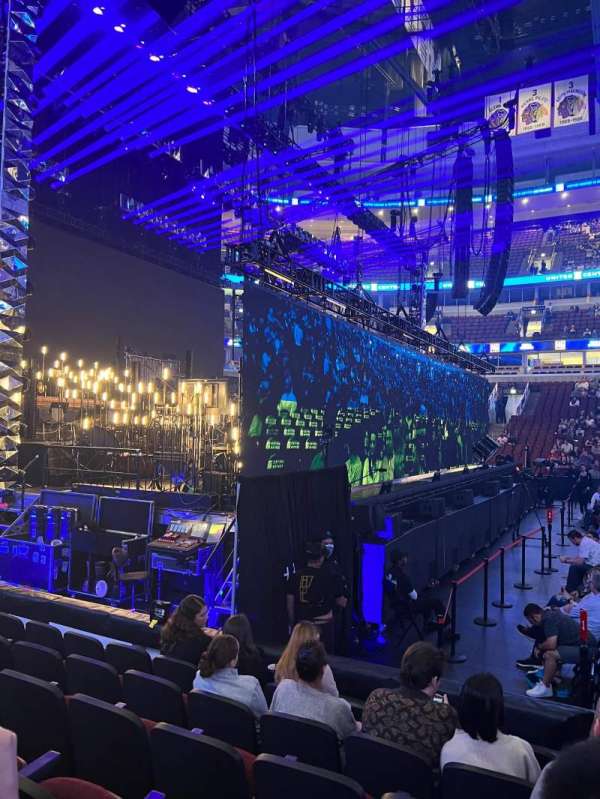 United Center, section: 113, row: 6, seat: 8