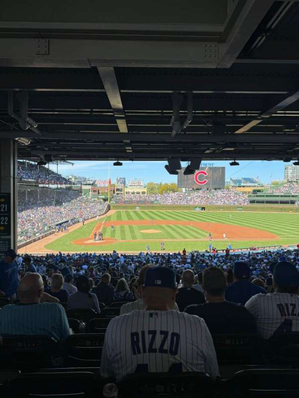 Wrigley Field, section: 222, row: 17, seat: 7