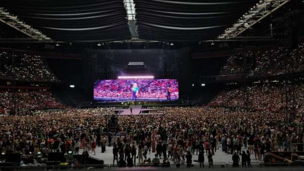 Johan Cruijff ArenA, section: 127, row: 13