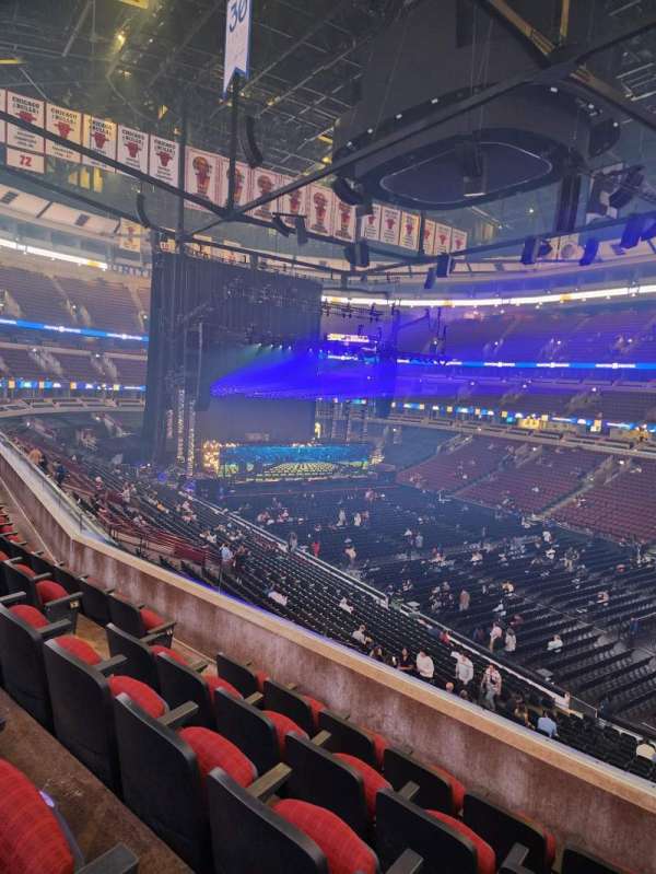 United Center, section: 214, row: 5, seat: 3