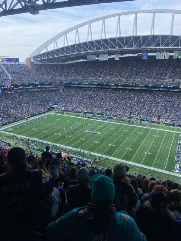 Lumen Field, section: 305, row: CC, seat: 12