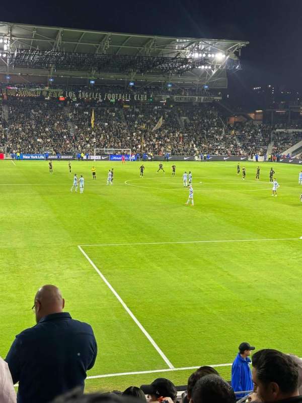 BMO Stadium, section: 124, row: F, seat: 7