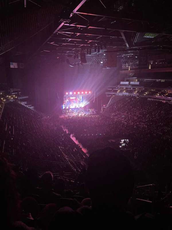 Climate Pledge Arena, section: 123, row: R, seat: 1