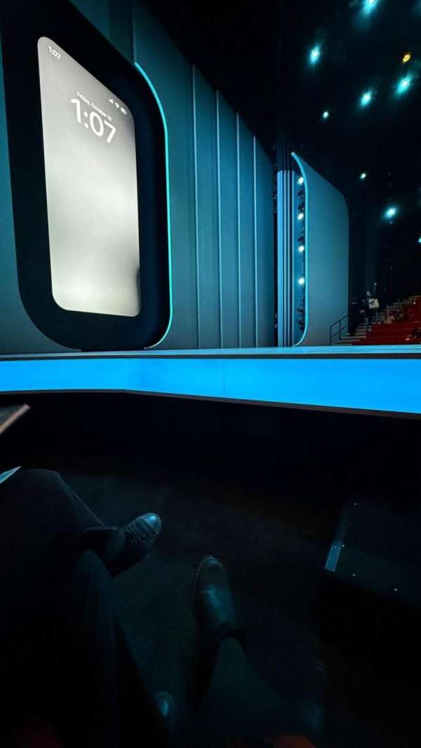 Vivian Beaumont Theater, section: Orchestra L, row: B, seat: 104