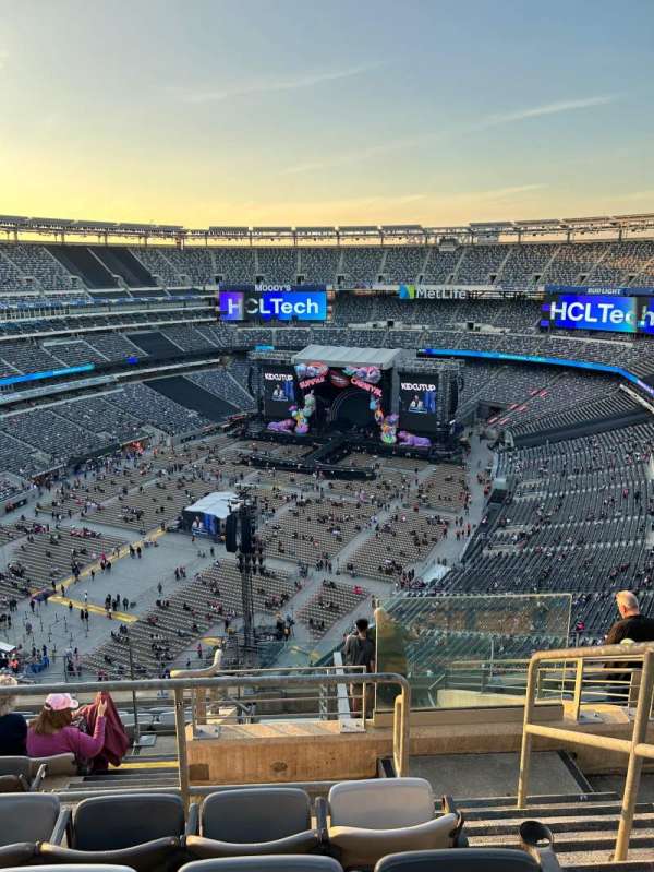 MetLife Stadium, section: 322, row: 15, seat: 1