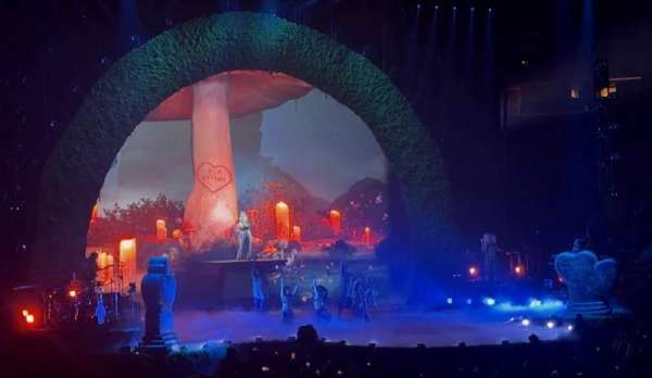 Madison Square Garden, section: 118, row: 8, seat: 7