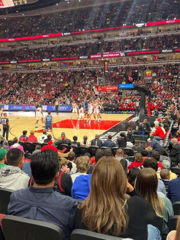 United Center, section: 110, row: 8, seat: 4