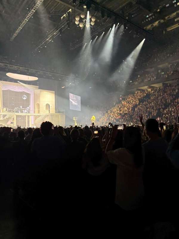 Centre Bell, section: 124, row: AA, seat: 1