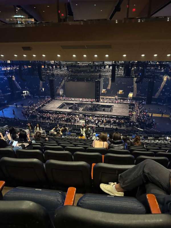 Madison Square Garden, section: 212, row: 17, seat: 11