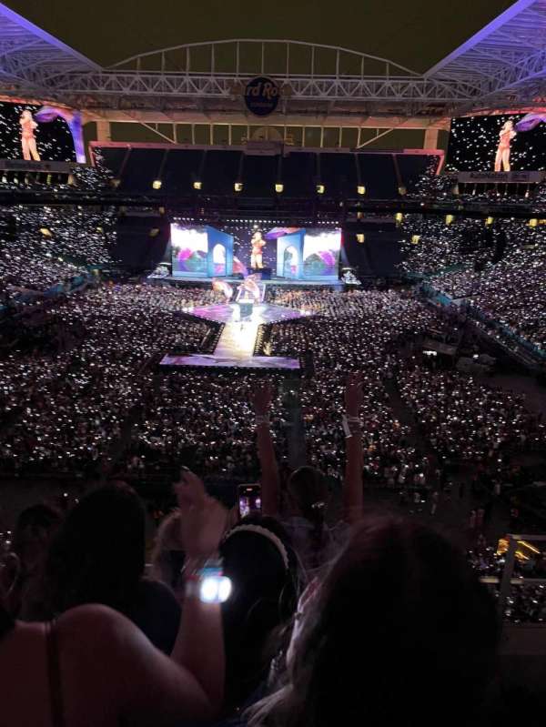 Hard Rock Stadium, section: 332, row: 4, seat: 4