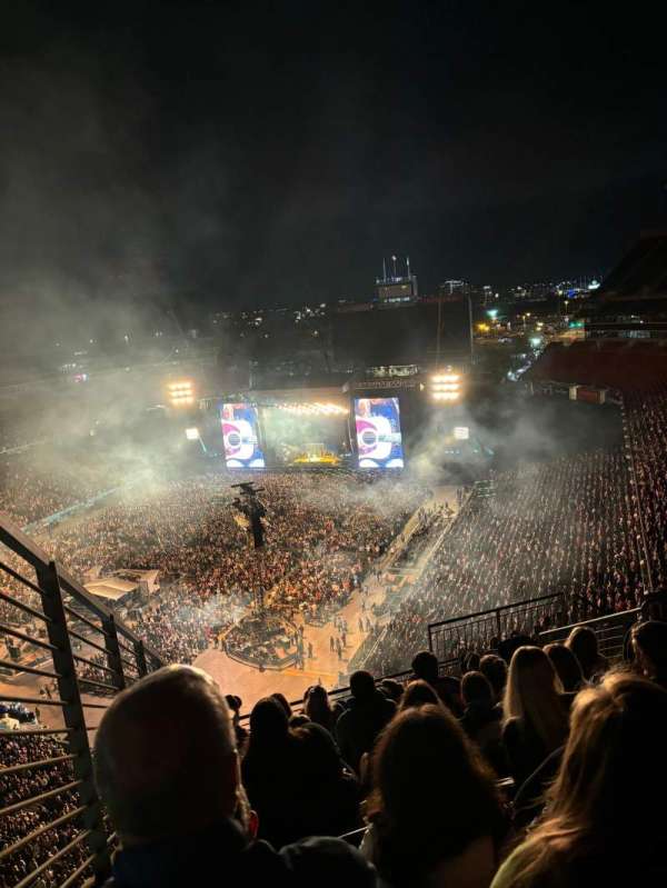 Nissan Stadium, section: 321, row: Q, seat: 11
