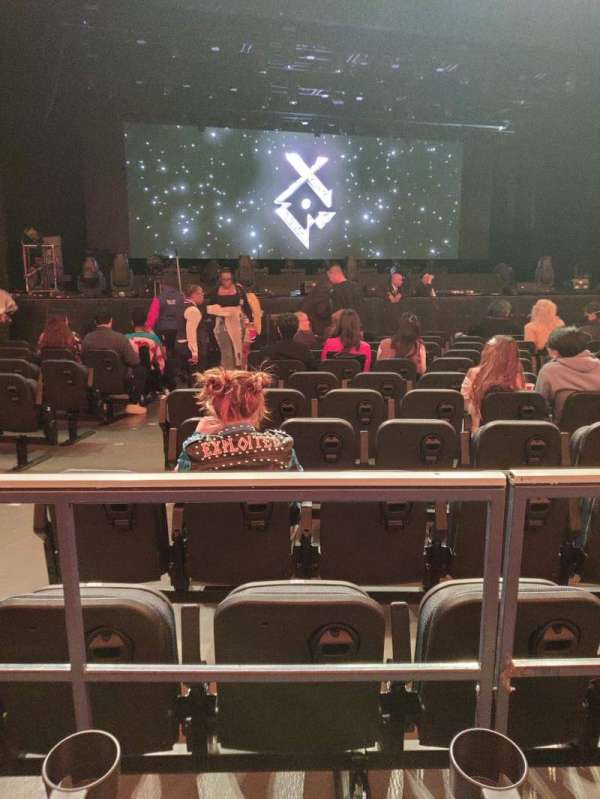 The Theater at Madison Square Garden, section: 100, row: T, seat: 3