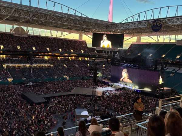 Hard Rock Stadium, section: 322, row: 8, seat: 13