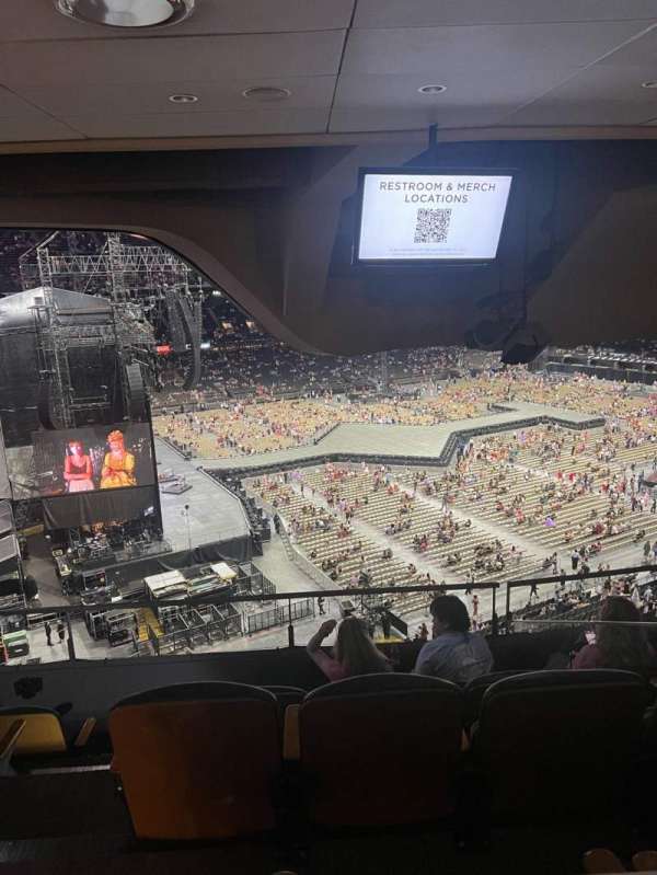 Caesars Superdome, section: Suite 426, row: SRO