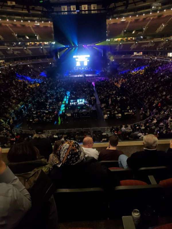 United Center, section: 209, row: 5, seat: 3
